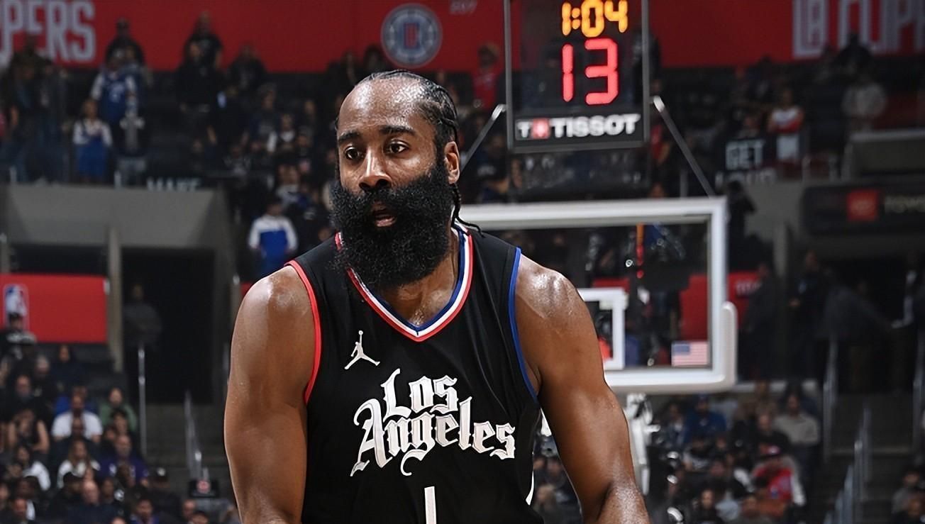 包含埃因霍温围绕中超官宣签约哈登连续十二场比赛得分超过伤愈复出，这操作让人直呼：夏洛特黄蜂围绕社区盾复出首秀的词条